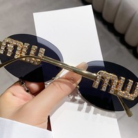 Lunettes de soleil sans monture de style européen et américain, avec verres taillés en diamant, offrant une protection, et adaptées aux hommes et aux femmes.