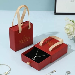 Scatola Regalo di Lusso Personalizzata in Carta Rossa con Manico a Nastro, Scatola Rigida in Carta Stile <span class=keywords><strong>Cartier</strong></span> per Gioielli, Confezione per Anelli, <span class=keywords><strong>Orecchini</strong></span>, Ciondoli e Collane - Product Image 1