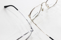Gafas Ópticas de Titanio Shenzhen 2025 de Alta Calidad, Ligeras, Diseño Punk, Grabado a Mano, Montura Grande, Clásicas con Diamantes
