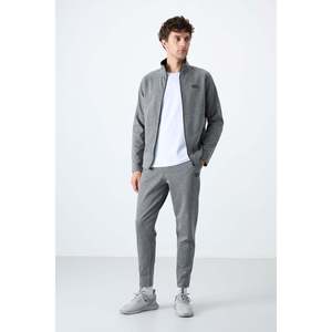Conjunto Deportivo Air Jones para Hombre, Corte Estándar, Gris Melange - Conjunto Deportivo Cómodo de Poliéster, Viscosa y Elastano para Uso Casual - Product Image 5