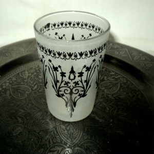 Ensemble de 6 verres à shot en verre de style bohème marocain doré avec imprimé coloré, ensembles pour le thé et le café - Product Image 1