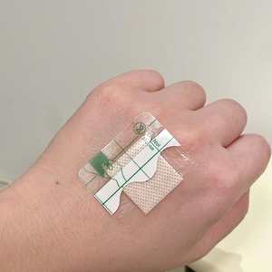 Hoja de vendaje adhesivo impermeable médico para heridas 38*38mm película cuadrada transparente de PU tirita tipo de producto - Product Image 1