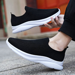 รองเท้าวิ่งผู้ชายแบบมินิมอล สไตล์จ็อกกิ้ง ผ้าสเตรช ระบายอากาศ น้ำหนักเบา แบบสวม - Product Image 4