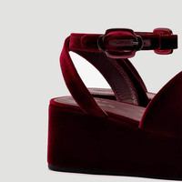 Nouvelles sandales plates à plateforme épaisse pour femmes, design estival, logo personnalisé, vente en gros d'usine, chaussures à bride cheville en velours