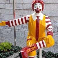 Sculpture de Clown de Cirque - Art en Fibre de Verre Peint à la Main Personnalisé pour Parcs d'Attractions et Décoration de Carnavals