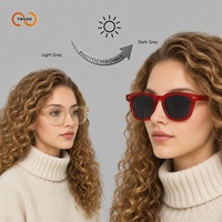 Lunettes de soleil photochromiques TWOOO 52611 pour tous les jours, avec un look transparent en intérieur et une teinte foncée en extérieur, pour les distributeurs de mode mondiaux