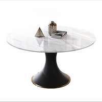 Table à manger moderne en pierre frittée, plateau extensible en marbre blanc, base en forme de tulipe noire, bordure dorée, luxe, restaurant, hôtel, école, maison
