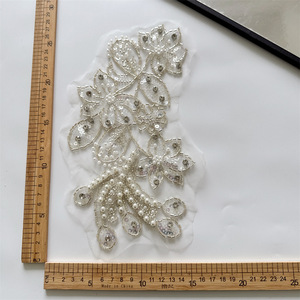 1 Mảnh Mỹ Ngọc Trai Hoa Đính Cườm Ren Vải Các Bản Vá Lỗi Thêu <span class=keywords><strong>Trim</strong></span> Đính Trang Trí Nội Thất Ăn Mặc Trang Trí Bạc Với Sequin - Product Image 4