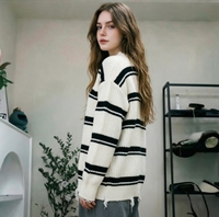 Pull rayé oversize à col en V avec ourlet effiloché |   Pull en tricot confortable et chic pour femme, idéal pour les superpositions d'automne et d'hiver
