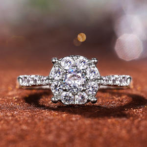 Anello di Diamanti F826 in Oro Bianco, Taglio Brillante Rotondo, Diamante Naturale Colore D, Gioiello da Donna per Fidanzamento - Product Image 4