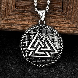 Colgante de acero inoxidable para hombre, collar triangular vikingo geométrico, joyería de regalo - Product Image 2