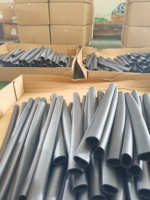 Tuyau flexible en mousse de caoutchouc EPDM NBR pour la protection industrielle, vente en gros