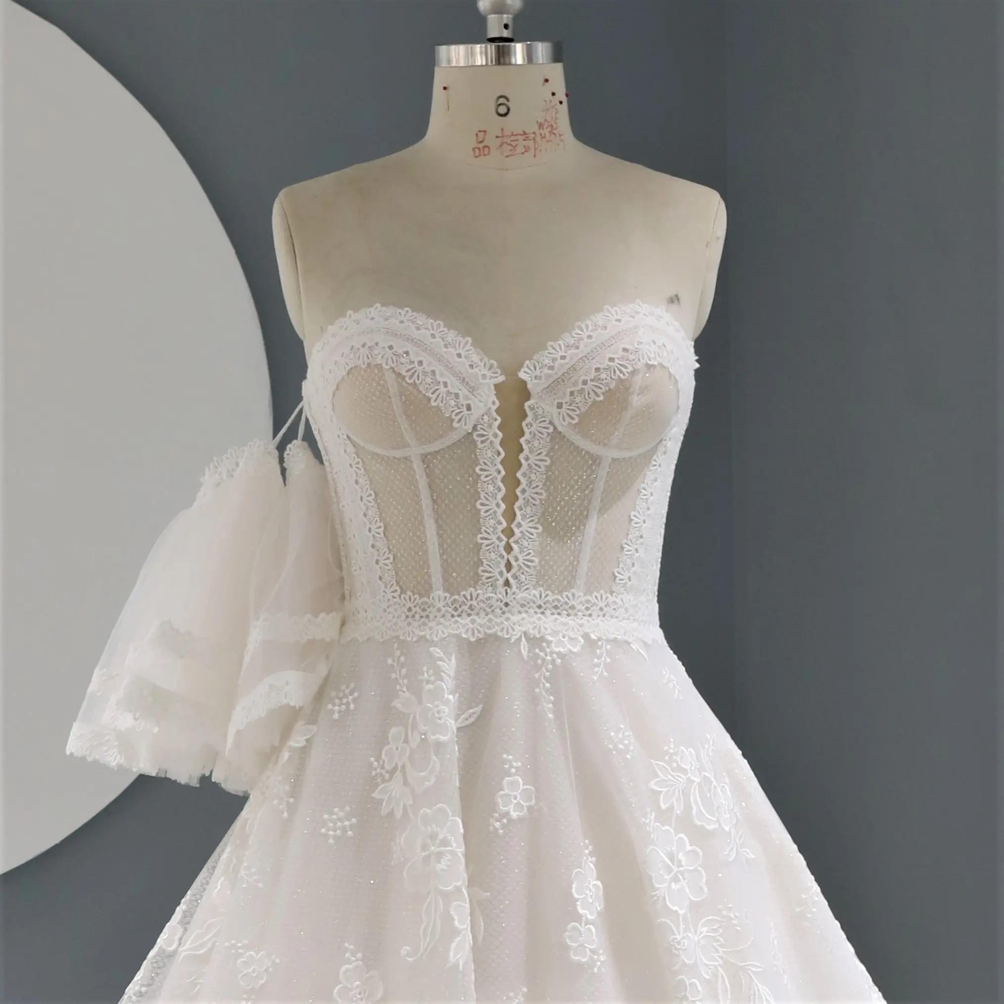 2024 nouveau style robe de mariée luxe dentelle robe de mariée A-ligne manches détachées modeste corset