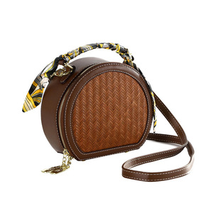 Bolso de mano tejido de bambú verde, con forma de media luna, cierre de cremallera, bolso cruzado vintage para mujer, capacidad de 1-1.9l - Product Image 5