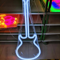 Éclairage au néon à LED incurvé personnalisé pour l'intérieur et l'extérieur Décoration publicitaire avec cœur d'amour pour les magasins d'entreprise en acrylique