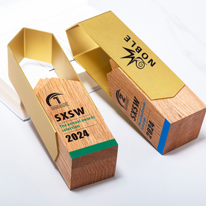 Trophée Noble en bois avec accent géométrique en métal doré Prix de forme unique pour les cérémonies d'anniversaire d'entreprise et de remise de prix annuelles - Product Image 6