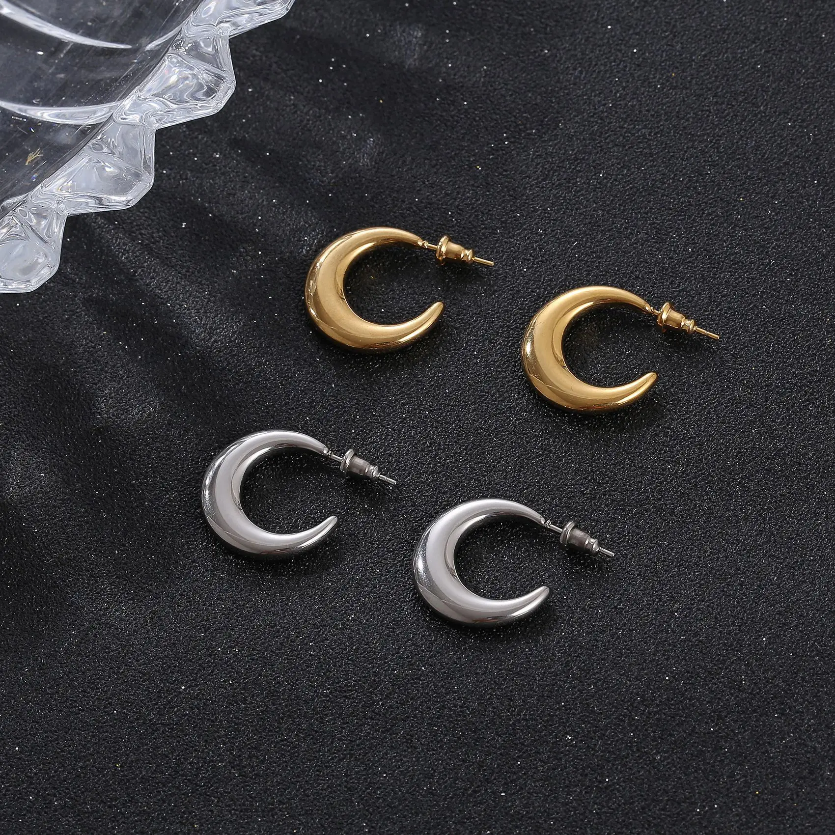 Moon Earrings Stainless Steel High Polished Moon Shape Stud Earrings 18k Gold Plated Hollow Hoop Women Earrings