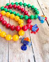 Collier en perles de verre coloré minimaliste personnalisé, fait à la main, perles acryliques arc-en-ciel, collier ras du cou, bijoux hypoallergéniques pour femmes, cadeaux