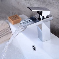 Nouvelle conception moderne de robinet mélangeur pour lavabo en acier inoxydable chromé, eau chaude et froide, montage sur comptoir, robinet de salle de bain