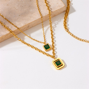 Novo Colar Feminino Banhado a Ouro 18k PVD Que Não Mancha com Pingente de Zircônia Esmeralda em Aço Inoxidável 316L de Camada Dupla - Product Image 3