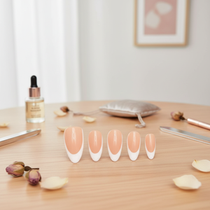 Di lusso con bara corta Nails Chic Aura pressing-On bianco stile francese di alta qualità riutilizzabile addominali a punta ovale certificato Halal - Product Image 3