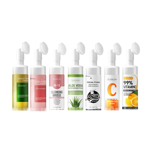 Mousse nettoyante visage blanchissante naturelle et biologique aux acides aminés et vitamine C, au thé vert, pour peaux sensibles - Product Image 1