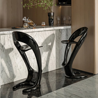Chaise de bar Dolphin au design créatif et esthétique, tabouret d'art de luxe en fibre de verre, chaise haute moderne en FRP pour la décoration intérieure de villa