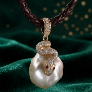 Collar con Colgante de Serpiente para Mujer, Estilo Gótico Barroco, con Perlas, Chapado en Oro de 18K y Rodio, Totalmente Adornado con Piedras - Product Image 2