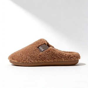 Mules en polaire Teddy pour femmes avec logo personnalisé, pantoufles en peluche pour la maison avec étiquette tissée personnalisée pour un usage intérieur - Product Image 4