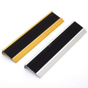 <span class=keywords><strong>Bande</strong></span> décorative <span class=keywords><strong>antidérapante</strong></span> moderne en alliage d'aluminium de 1,5 mm d'épaisseur pour escaliers - Product Image 1