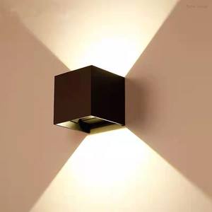 Lampe murale LED en fer cube imperméable pour l'extérieur, design moderne, éclairage réglable, montage mural - Product Image 1