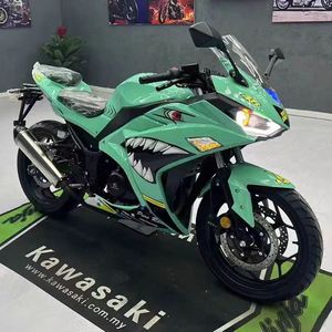 Motocicleta Deportiva EU 400 para Desplazamientos Urbanos y Pista, de Gasolina, con Conducción Suave y Construcción Robusta - Product Image 5