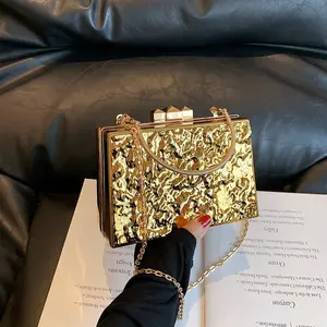 럭셔리 컬러 소녀 메탈릭 선물 가방 체인 어깨 여성 디자이너 PVC 핸드백 스퀘어 모양 숙녀 금 지갑 및 핸드백