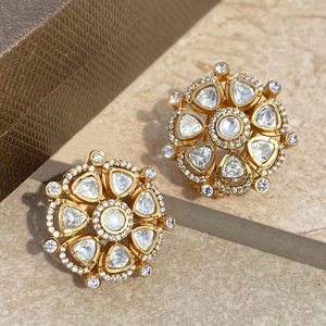 Orecchini a Cerchio Floreali Triangolari Cavi per Donne, Design Elegante, Accessori per Orecchie da Ufficio e Festa - Product Image 1