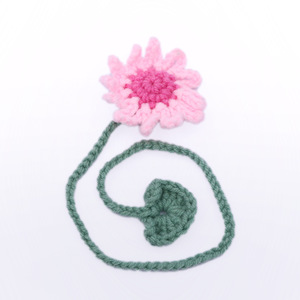 Colgantes tejidos a mano transfronterizos, accesorios de ropa, marcapáginas de margaritas de ganchillo, marcapáginas de hilo de ganchillo hechos a mano. - Product Image 3