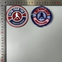 Écusson tissé de marque de créateur en gros, logo brodé de pointe pour maillot, étiquette tissée