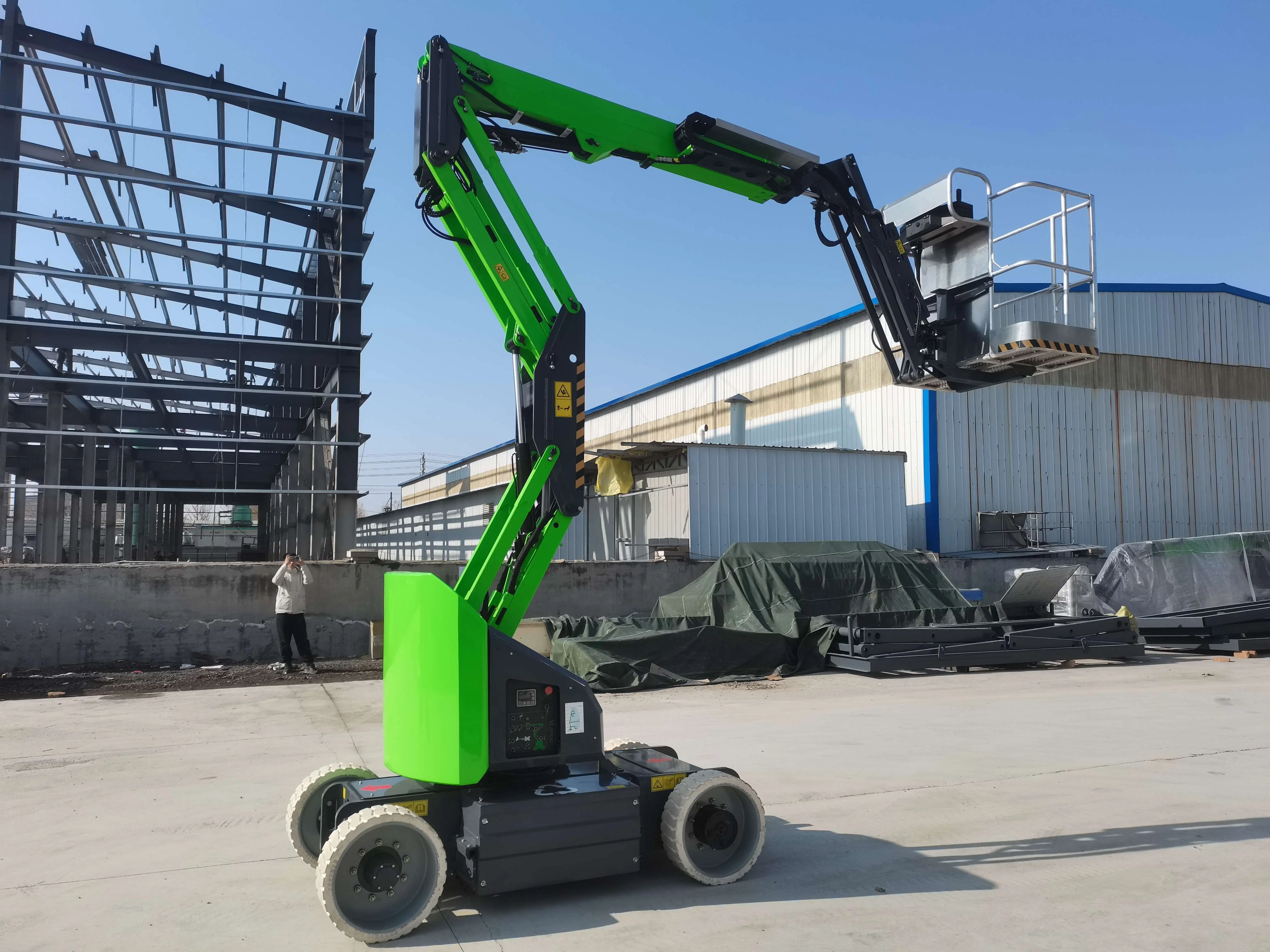 Elevador telescópico para carros com braço curvo aranha para trabalhos aéreos