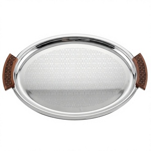 Nouveau plateau décoratif ovale en métal avec motif géométrique gravé et poignées en bois, design moderne pour servir des chocolats et des desserts - Product Image 1
