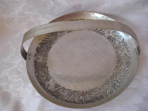 Bandeja de servicio de aluminio martillado a mano de alta calidad Buen diseño Venta caliente Precio al por mayor - Product Image 2