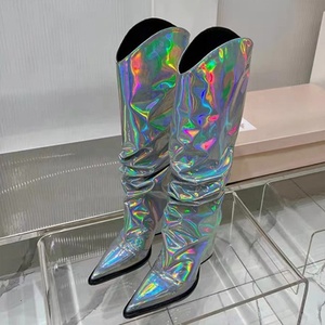 Botines de tacón alto y grueso para mujer, con punta en pico, hasta la rodilla, coloridos, con parte superior plisada metálica. - Product Image 4