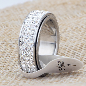 Bague pour femme en acier inoxydable 6 mm sertie de trois rangées de diamants, monture pavée, bijou cadeau - Product Image 3