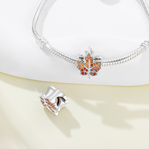 Pulsera original de cuentas de cobre blanco - Joyería con colgante de hoja de arce DIY, un accesorio personalizado adecuado tanto para hombres como para mujeres - Product Image 5