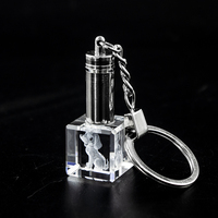 Vente en gros de porte-clés en cristal carré avec pendentif cube transparent et accessoires métalliques robustes pour articles promotionnels