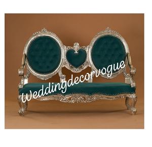 Sofá de boda para novia y novio con tapicería de lujo perfecto para recepción de ceremonia elegante y sesión de fotos - Product Image 4