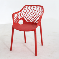 Chaise de salle à manger en plastique rouge avec dossier, vente en gros à prix abordable pour les clients