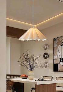 北欧デザイン ミニマリスト ホワイトシャンデリア ウェーブアンブレラ ペンダントライト ダイニングルーム リビングルーム 寝室 ファブリック製 CEモダン - Product Image 4