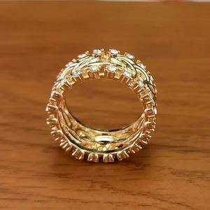 Anello Punk a Fascia Larga Irregolare per Donne, Gioiello da Dito Audace e alla Moda - Product Image 3