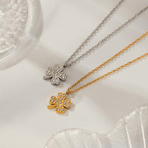 Collar de gargantillas con abalorio de trébol de cuatro hojas chapado en oro de 18 quilates de acero inoxidable con incrustaciones CNC de circonitas delicadas de alta calidad para mujer - Product Image 3