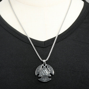 Pendentif triangle Viking en acier inoxydable, collier géométrique unisexe pour hommes et femmes, style rétro punk - Product Image 3