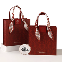 Boîtes cadeaux rigides en carton de luxe portables avec fermeture magnétique, poignée et ruban